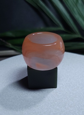 Z121105 11.5克，R17+超冰润顶细油亮稀有冰粉飘红南红扳指