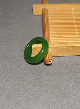 新疆的猫L092502 3.2克内径15.5mm脂粉高色调油亮阳绿色碧玉指环