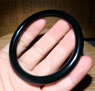 zg22 新疆的猫30.2克，内径62mm油润的青海黑青玉手镯和田玉