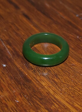 YQ031807新疆的猫4.1克内径18mm色调正点质感俄料菠菜绿碧玉指环