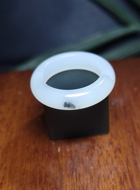 新疆的猫Z122206 3.1克R16.5顶细老熟油润脂白玉底黑白青花籽戒指