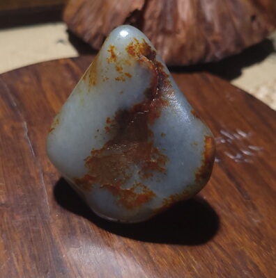 新疆的猫YQ122701 61克特细挂红皮高熟高糯青白玉底青花把件籽