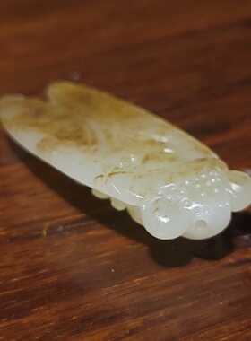 YQ020105  4.7克，油烟皮和田玉白玉籽料一鸣惊人挂件新疆的猫