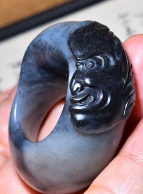 新疆的猫JJ102321   22mm，83.3克黑白分明青花墨玉籽料扳指