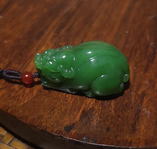 YQ031407 新疆的猫14.5克精品宝光湛然的老坑碧玉猫眼貔貅雕件