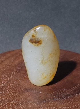 C012302新疆的猫7.4克老熟老气洒金皮白玉籽和田玉