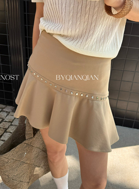 MADEIN OST-26年春款摩登都市撞钉装饰荷叶半身裙
