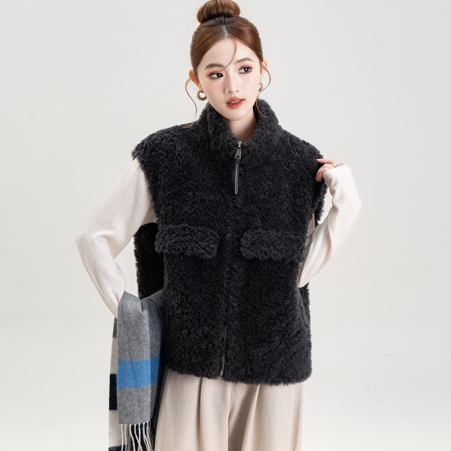 颗粒绒短款海宁羊羔毛皮草背心2025新款羊剪绒大衣女马甲外套秋冬