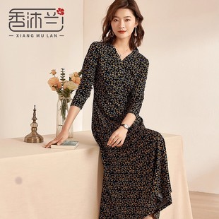 香沐兰2025年碎花连衣裙女针织长裙高贵春装新款V领过膝文艺长裙