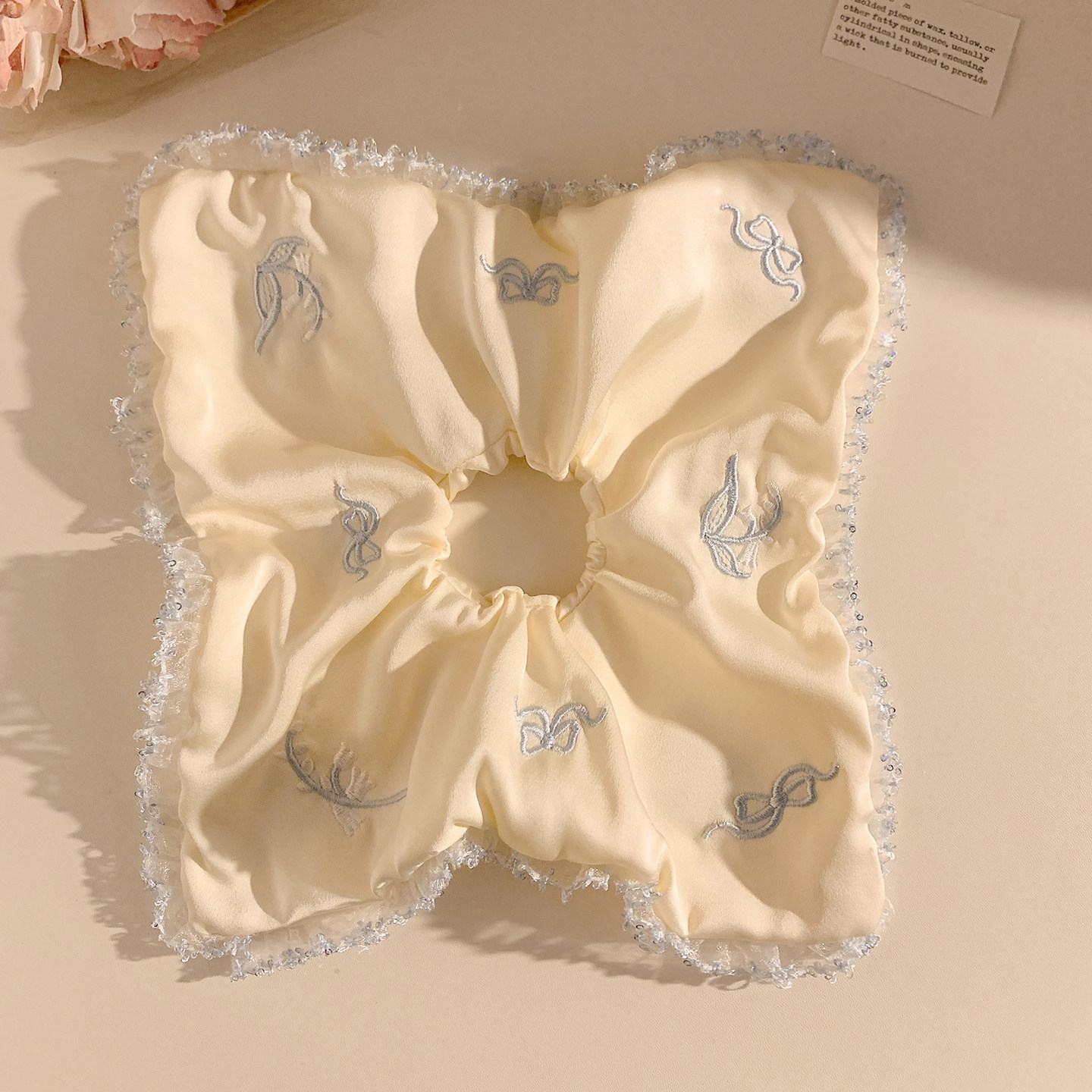 新中式刺绣白色缎面方巾大肠发圈女高级感气质头绳方形发饰扎头发,饰品/流行首饰/时尚饰品新,发饰,淘宝优惠券,粉丝福利购,淘宝优惠卷