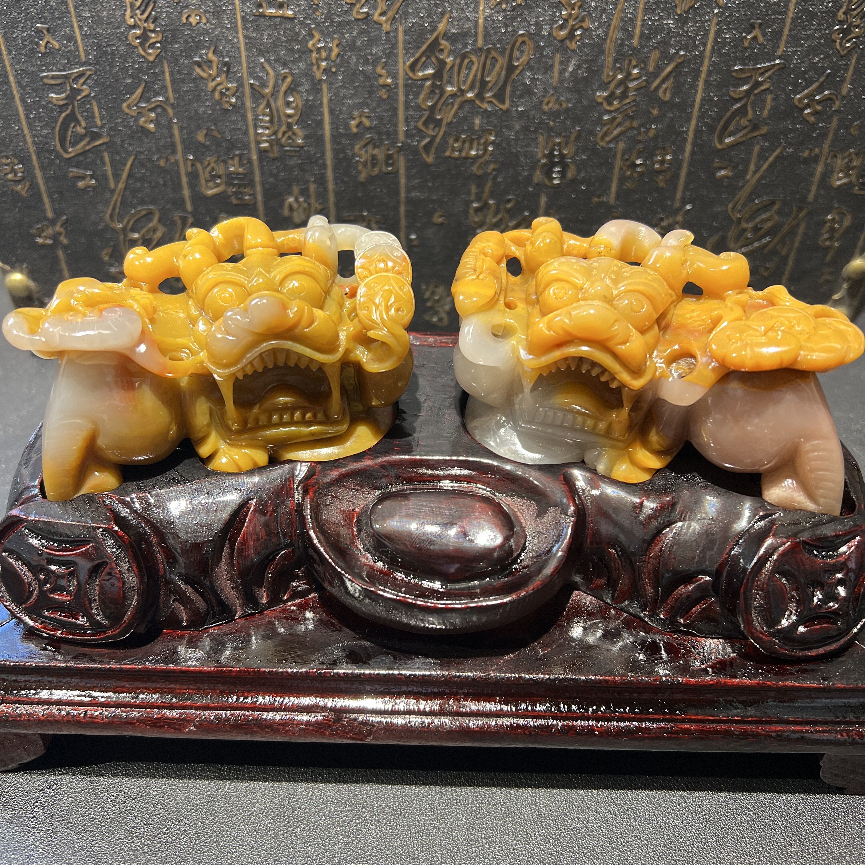 云南天然玉石黄龙玉霸王貔貅摆件一对手工雕刻大号手把件带证书