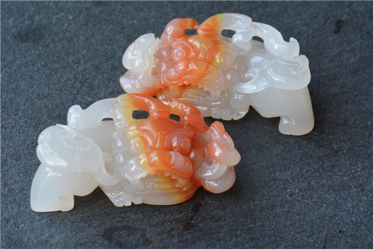 云南新款上市天然玉石黄龙玉霸王貔貅吊坠挂俏色冰种老料收藏品