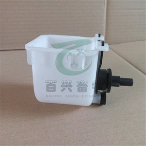 新型兔用饮水盒 自动水碗 自动水碗新式饮水碗全自动饮水碗