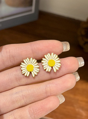 韩系时尚ins简约气质百搭白色滴油雏菊耳钉轻奢感夏季耳饰女