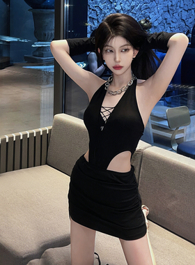 辣妹皮草内搭欧美辣妹暗黑系时尚袖套系带挂脖低胸露背套装连衣裙