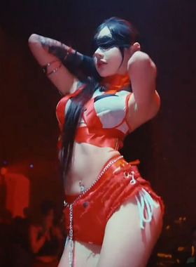欧美风御姐显胸交叉绑带挂脖背心显瘦短裤夜店蹦迪露背演出诱人女