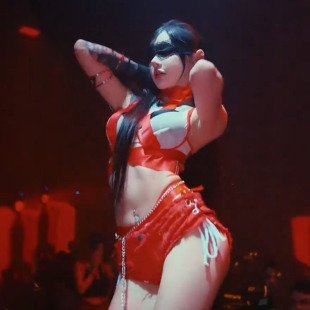 欧美风御姐显胸交叉绑带挂脖背心显瘦短裤夜店蹦迪露背演出诱人女