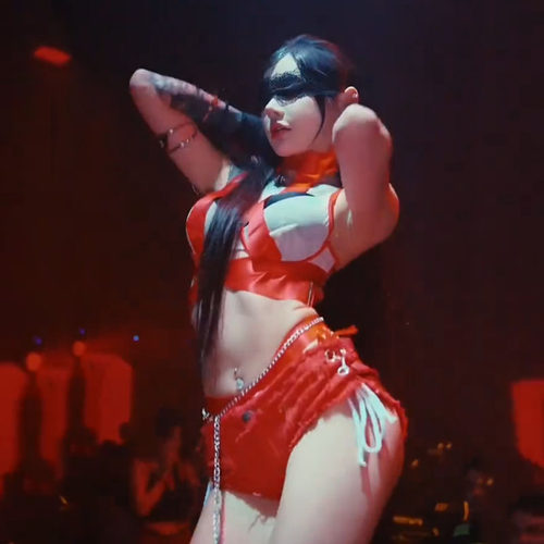 欧美风御姐显胸交叉绑带挂脖背心显瘦短裤夜店蹦迪露背演出诱人女