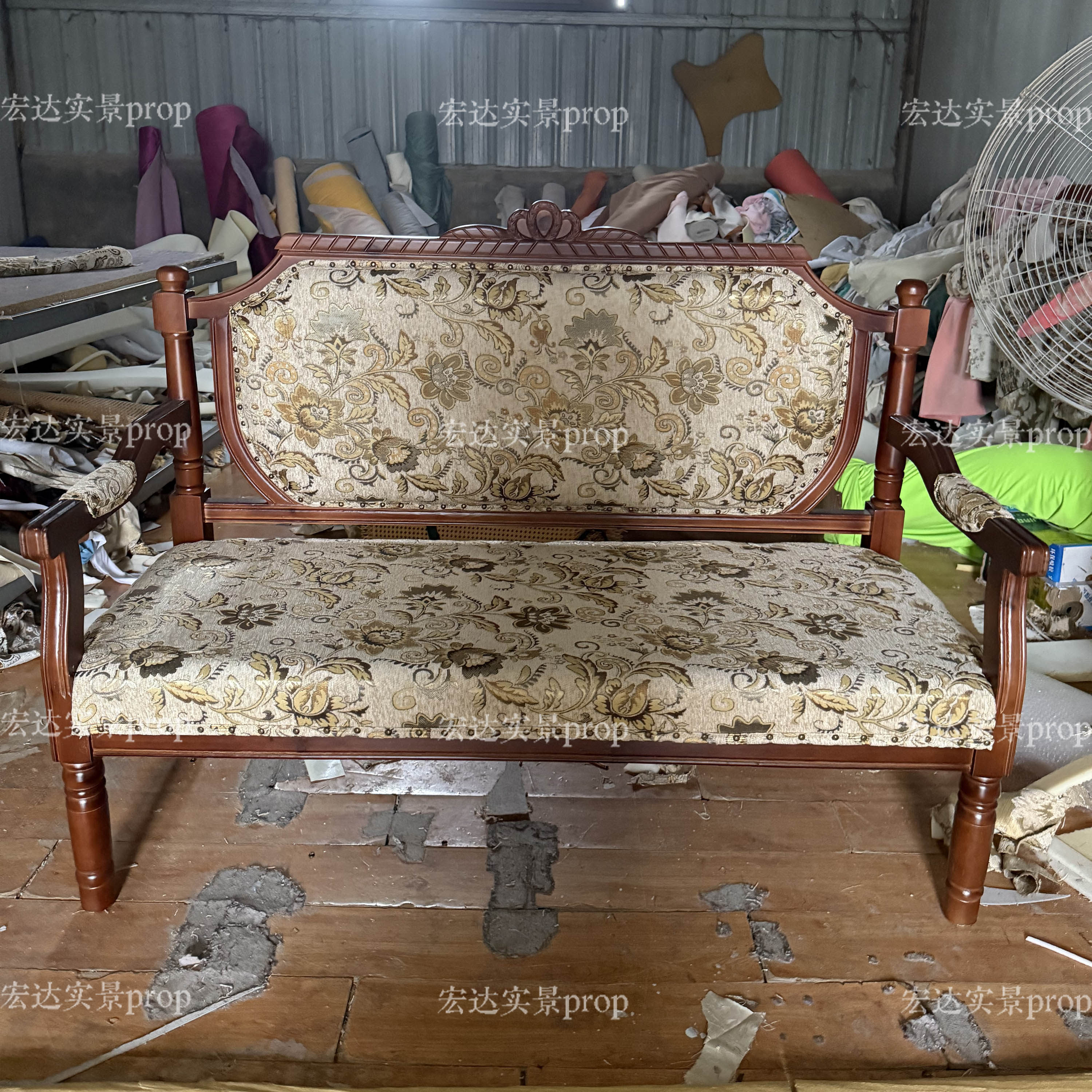 新款影楼摄影道具仿真钢琴婚纱拍照南法摄影法式复古道具沙发柜子