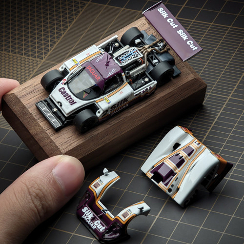 1988年捷豹JAGUAR XJR-9 勒芒赛冠军#2 TS 1:64 合金开盖汽车模型