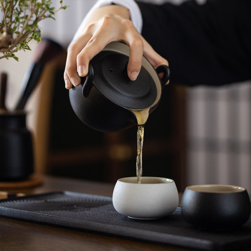日式黑色粗陶手抓壶创意黑陶陶瓷大号不烫手泡茶壶家用茶具茶壶