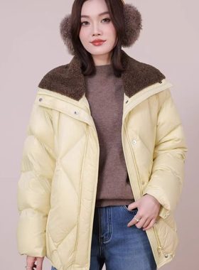 特价定制SANER三儿正品2025秋冬新女装902068羊羔毛领白鸭绒菱