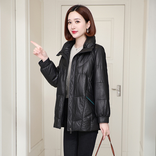 海宁真皮羽绒服女短款2024冬新款中年妈妈宽松绵羊皮休闲外套大码