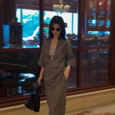 COLINE CONCISE 25SS 小众设计款V领上衣+半裙套装X66115