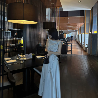 COLINE CONCISE 25SS 连衣裙解构不规则肩部扭结长裙子X66028