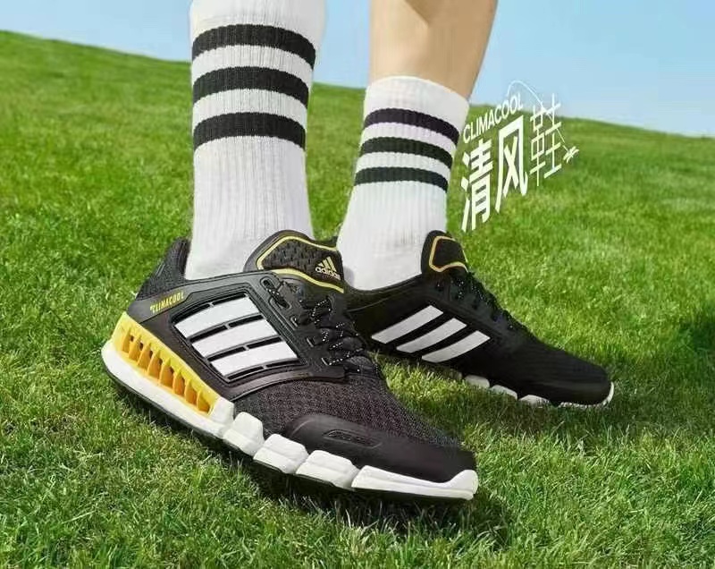 Adidas男子缓震耐磨运动跑步鞋