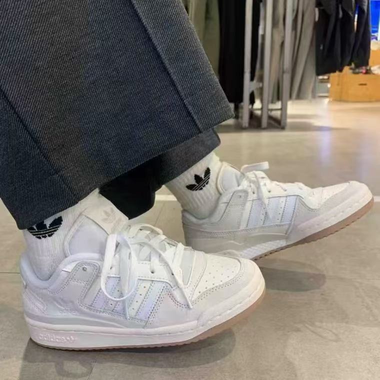 阿迪达斯三叶草低帮休闲板鞋