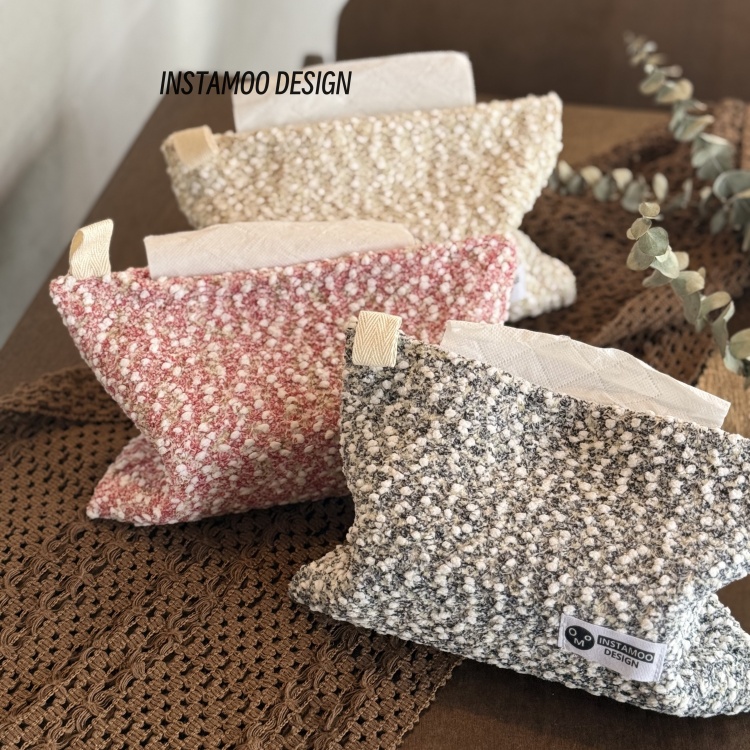 ins风轻奢毛球布艺可悬挂收纳袋