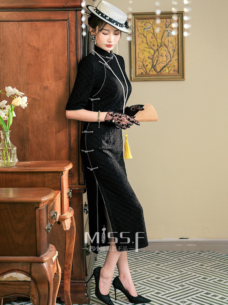 MISS SI의 검은색 긴팔 젊은 스타일 가을 겨울 치파오 신상 2024 새로운 스타일 여성의 새로운 중국 스타일은 매일 착용할 수 있습니다