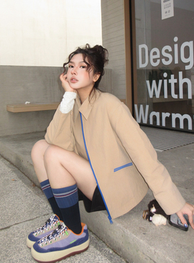 RUSTLE INTERLUDE 趣味椅子系列撞色廓形短款翻领夹克外套卡其