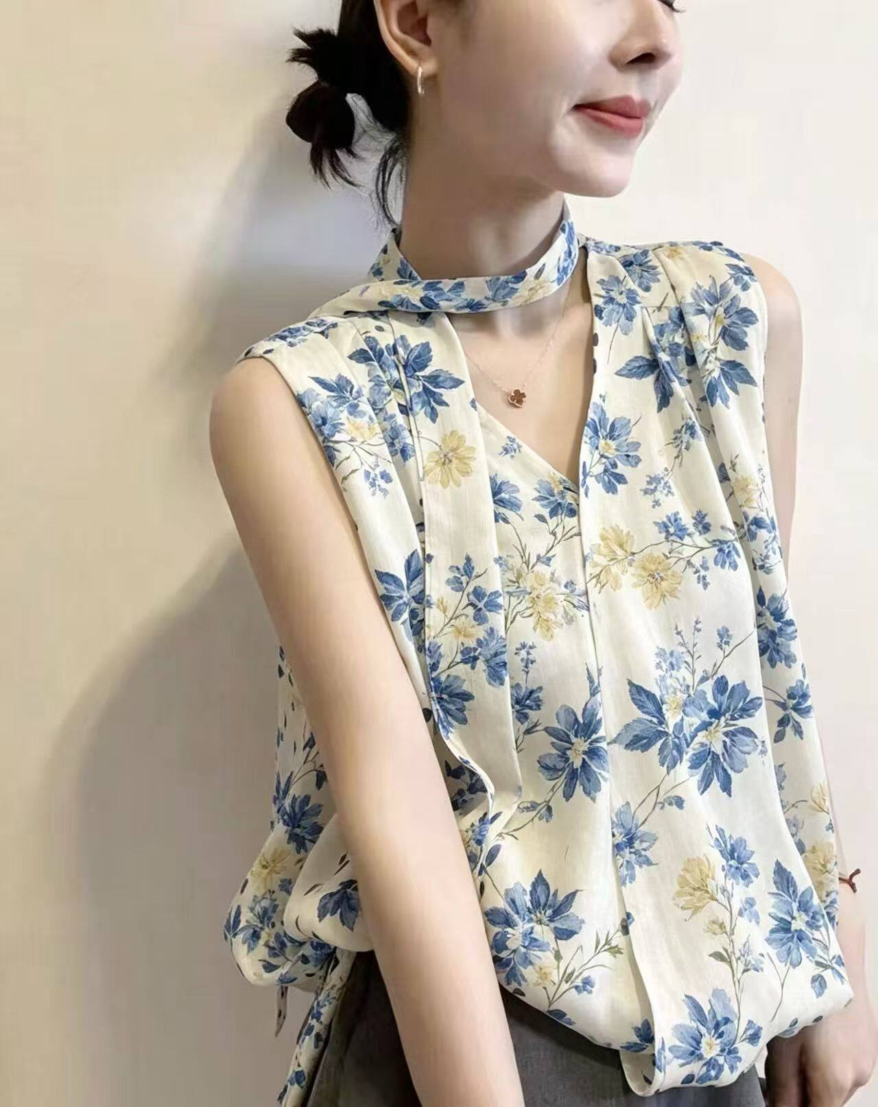 欧洲站2026夏季新韩版时尚V领宽松显瘦百搭碎花无袖背心衬衫女