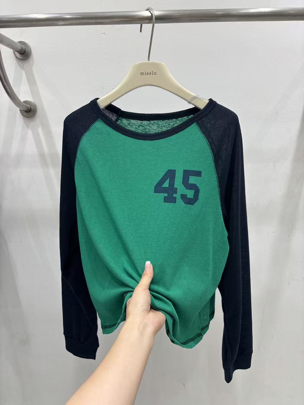 欧洲站2026早秋季新韩版时尚圆领宽松显瘦百搭纯色数字长袖T恤女