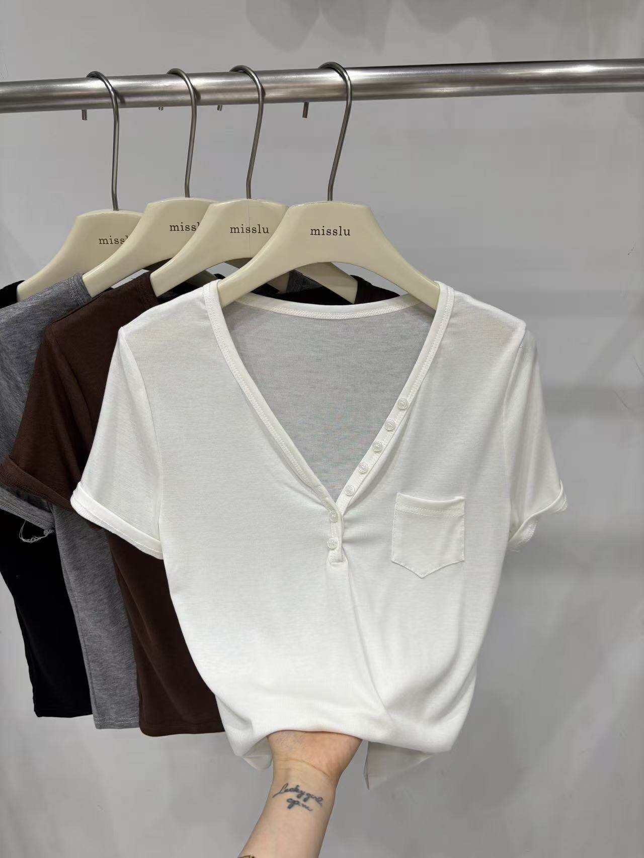 欧洲站2026夏季新款韩版时尚百搭显瘦V领短袖修身显瘦面膜t桖女