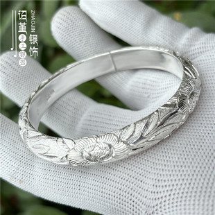 牡丹纯手工浮雕錾刻富贵花定制银手镯泥鳅背定制手工錾刻足银999