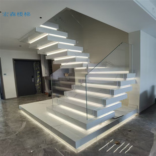 鱼肚白岩板堆叠天然大理石玻璃卡槽无边框扶手石材梯步成都厂家