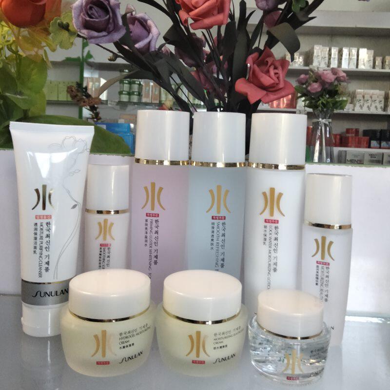 桑芙兰补水保湿套装清洁洁面润肤水乳霜霜粉底精华眼精华女士学生
