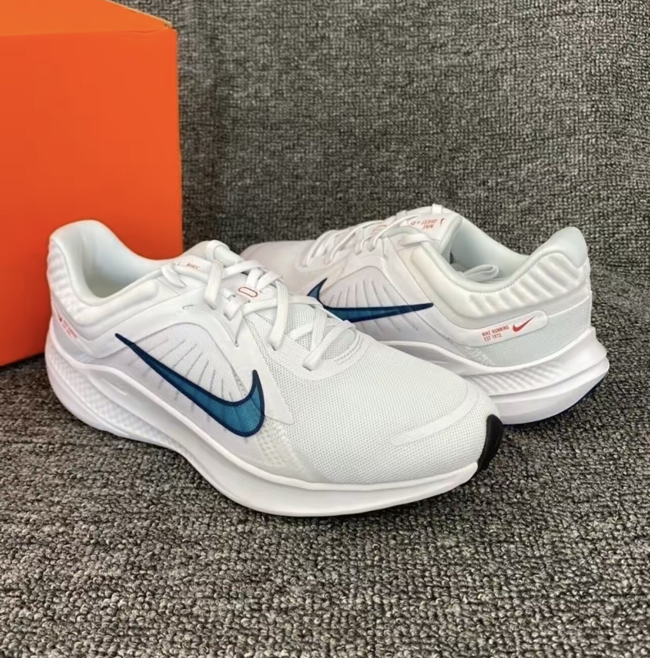 Nike 耐克QUEST 5缓震回弹轻便透气跑鞋白蓝色男款