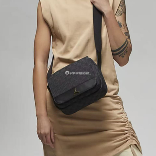 LOGO Jordan 满印男女同款 单肩斜跨包零钱包 011 乔丹 FJ6790 Air