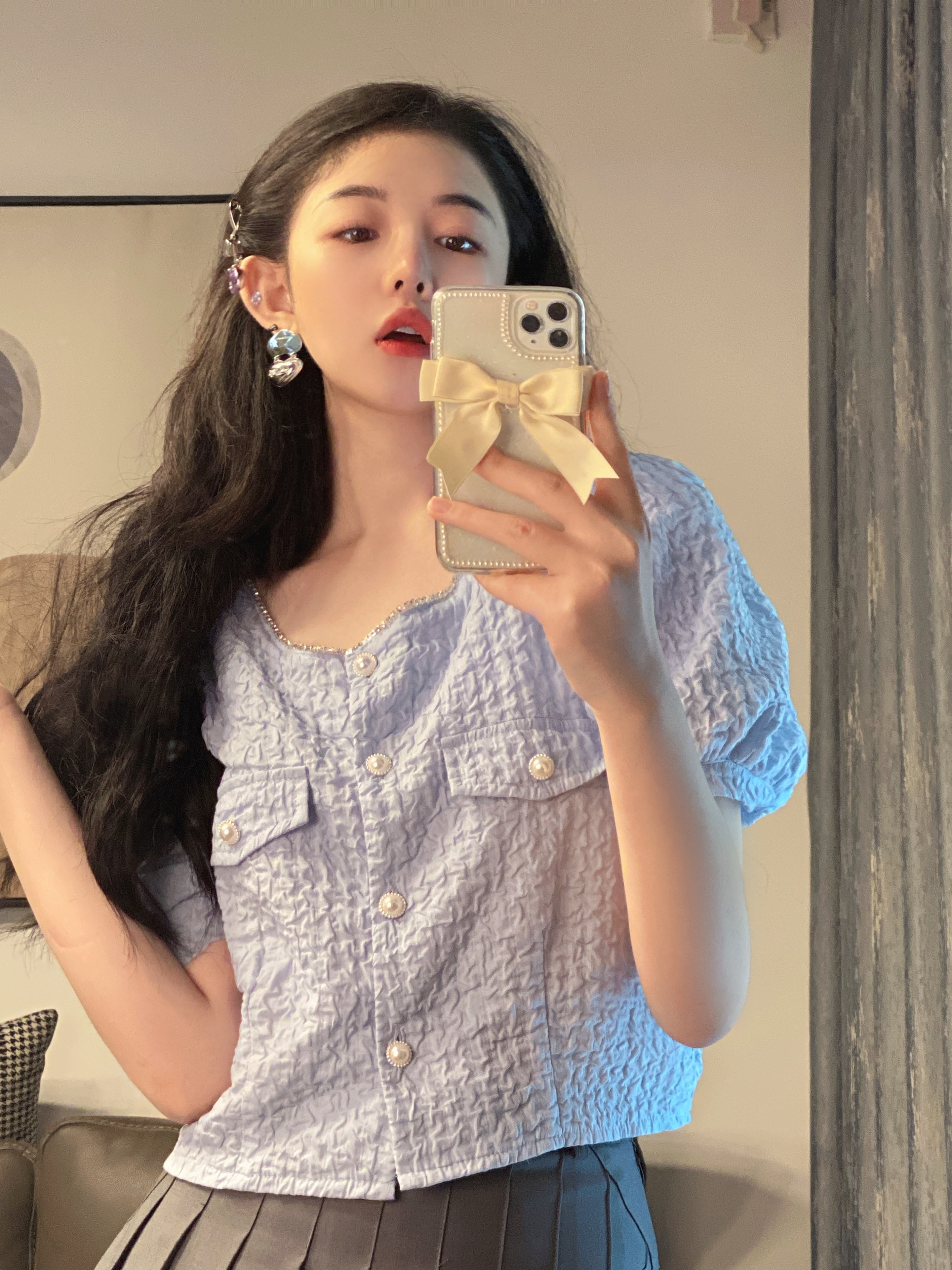 Real shot summer ice blue heavy industry technology flash diamond baby collar pleated pearl button top