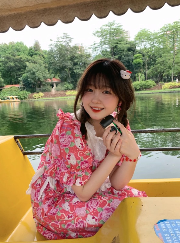 Real video surveillance cute girl Kitty Cat floral pattern loose dress + waist embroidered apron