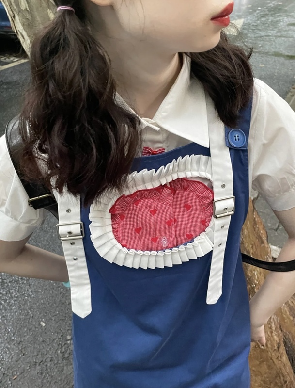 Japanese beauty wears pink love stitching uniform shirt + heart-shaped hollow sling skirt