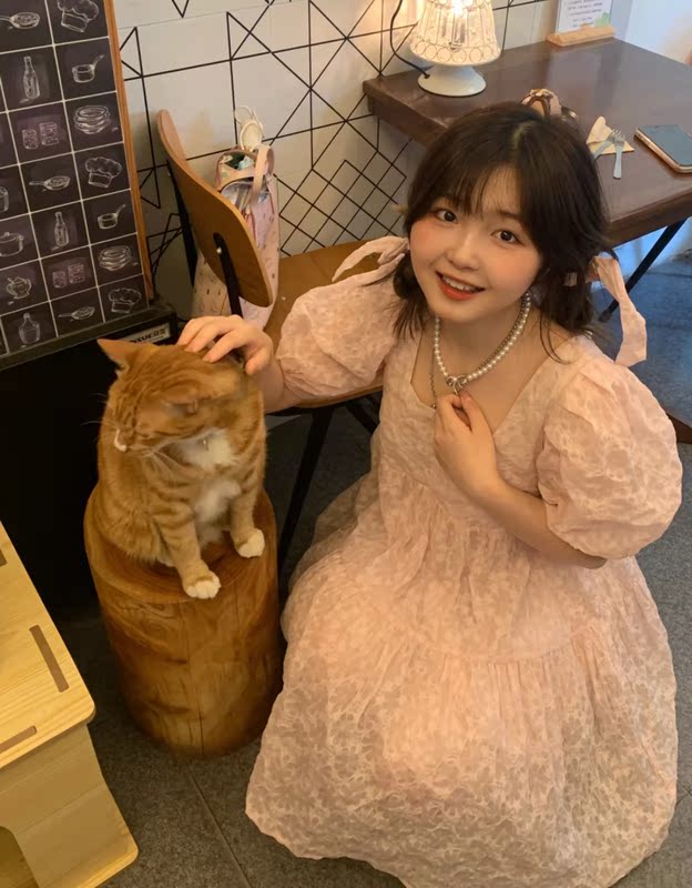 Real video monitoring girl soft pink sweet color pink back lace loose Pullover puffy dress