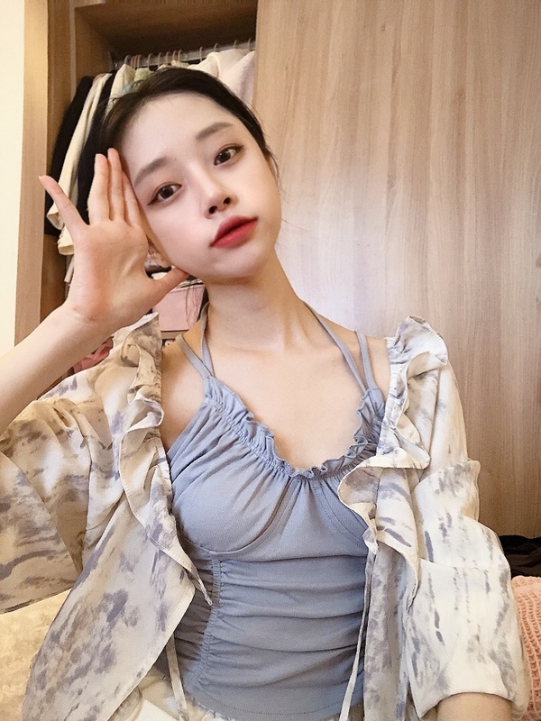 Real shot monitoring summer light drunk bandage V-neck small sexy milk blue sling + light and sunscreen petal blue