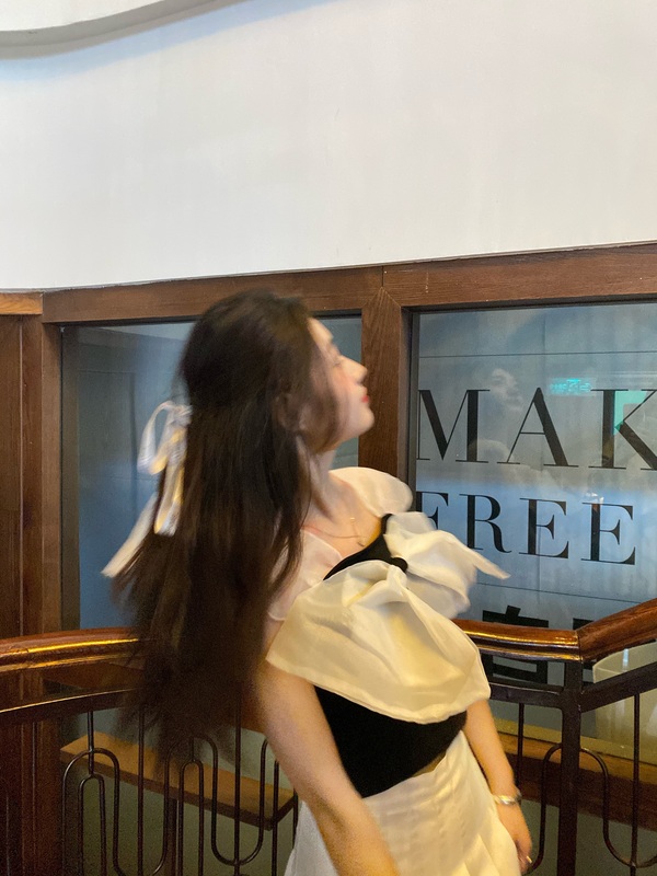 Real shot monitoring atmosphere sense beautiful girl wearing bow net slim short slim sling