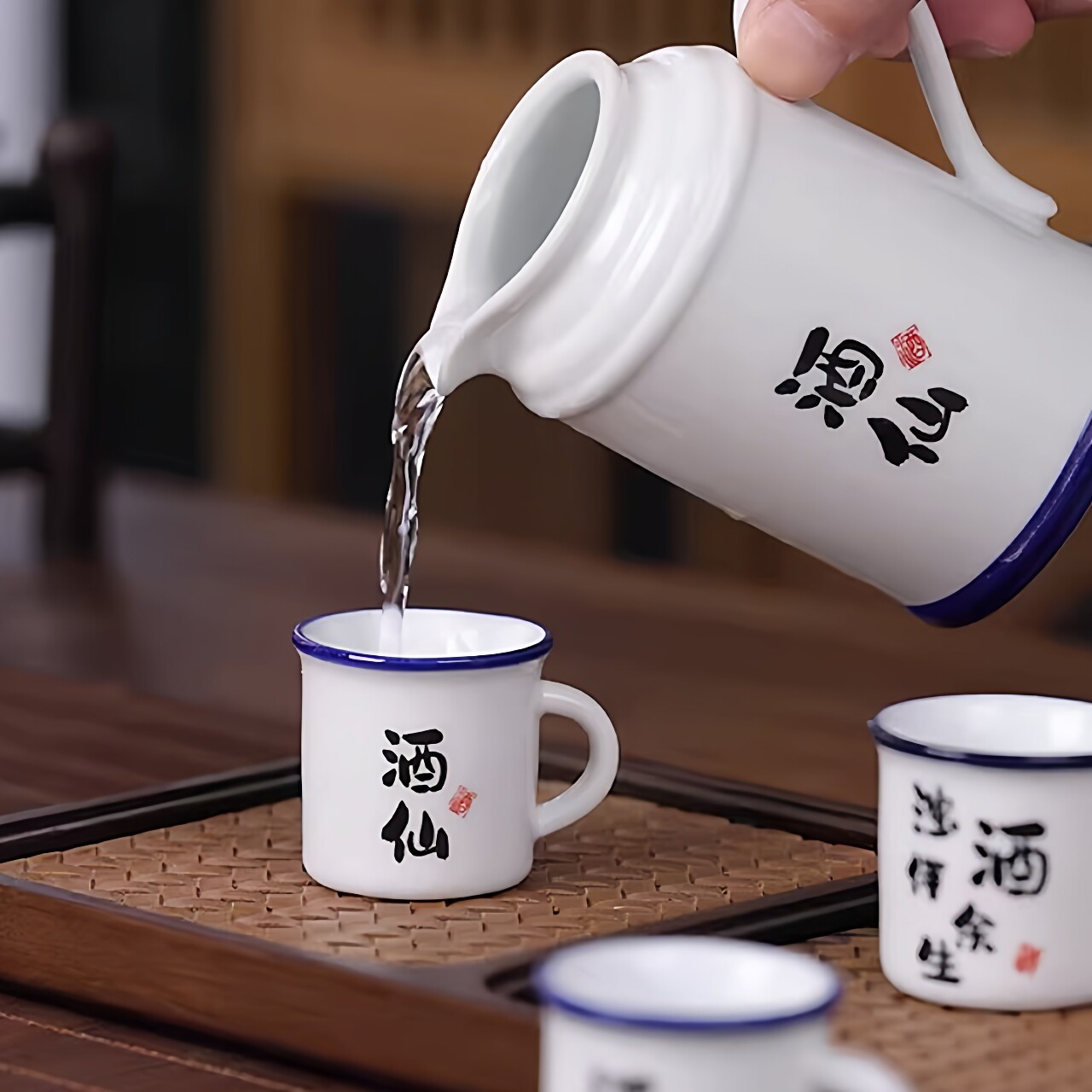 白酒杯陶瓷一口杯中式酒具套组家用组合酒盅中式分酒器仿古小酒杯