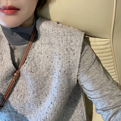 黑桃园羊毛简约V领保暖马甲女